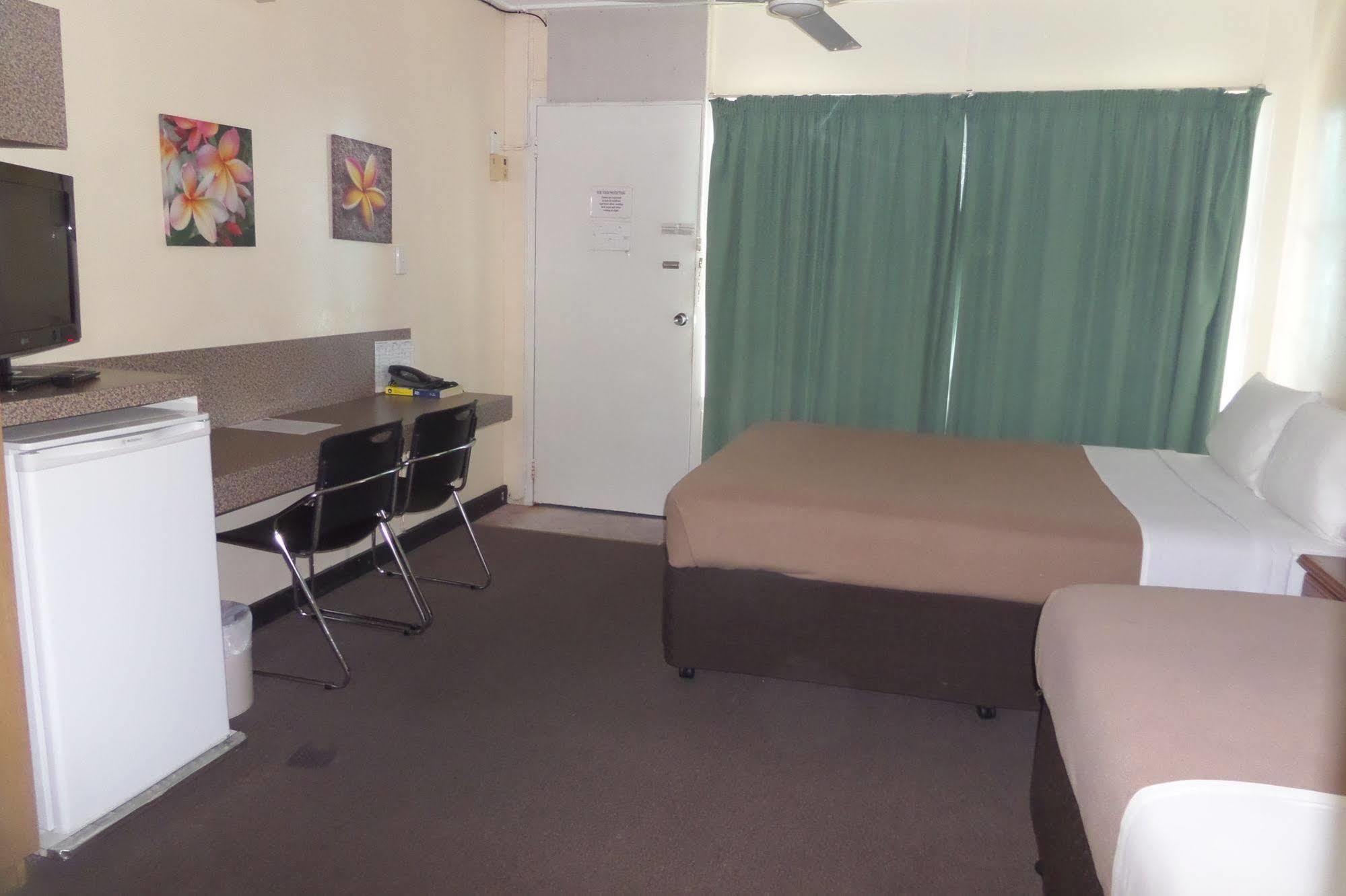 Moondarra Motel Innisfail Exterior foto